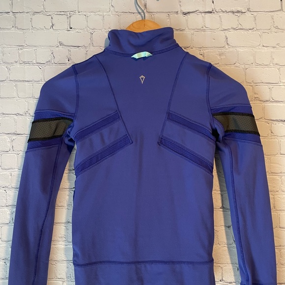 Ivivva Glow & Go Pullover (by Lululemon) - Picture 5 of 17